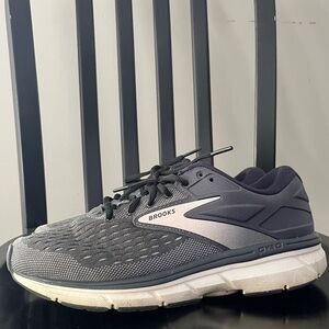 Brooks DYAD 11 Running Sneakers gray and soft pink sz 7 wide